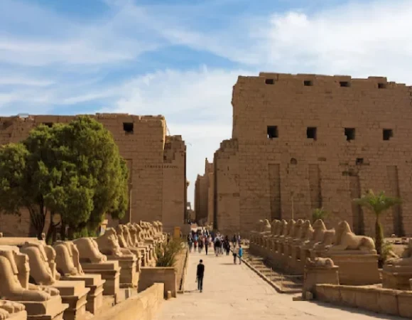 Private Limousine Transfer from Hurghada to Luxor – 1-Day Luxury Experience